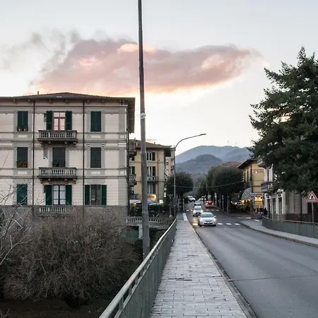 Casa Con Vista -border House